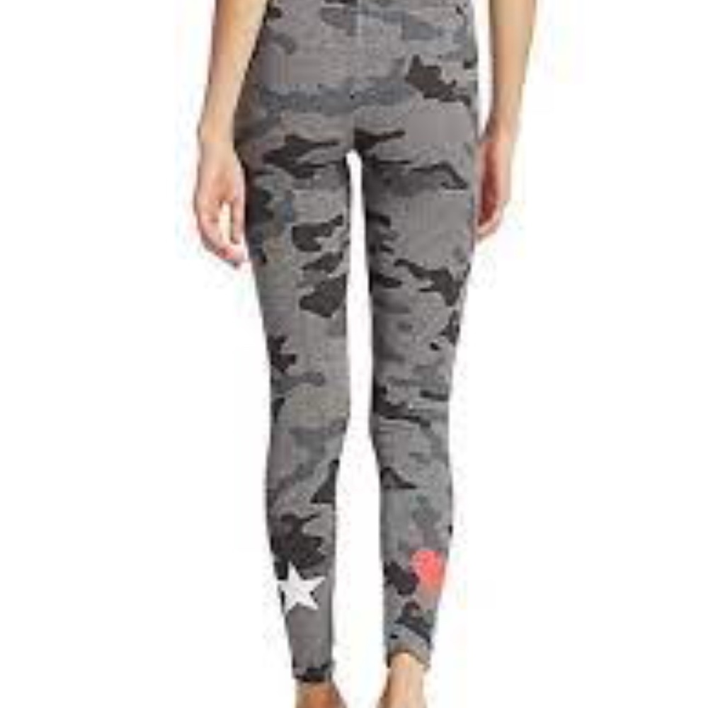 Sundry Star Heart Camo Leggings Medium